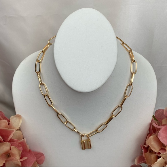 Trendy Chain Link Necklace with Lock Pendant - Picture 6 of 16